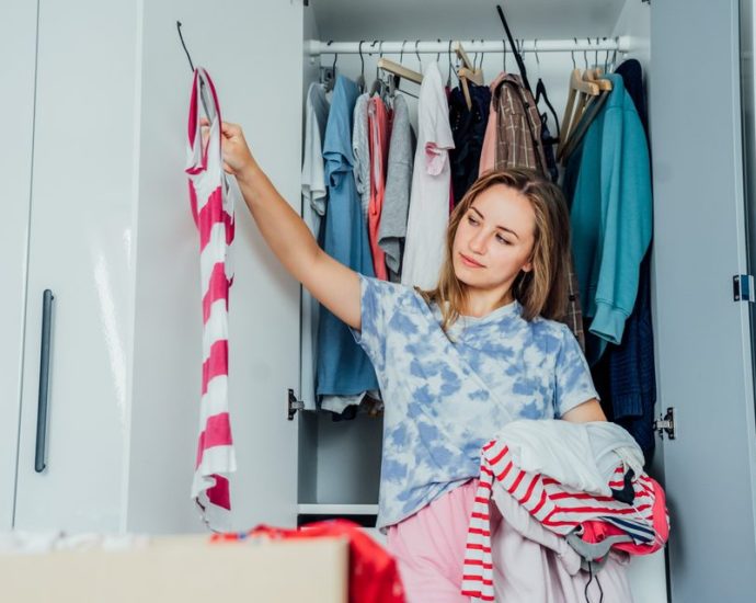 9 Tips for Ordering and Keeping Your Clothes in The Spring Season Change