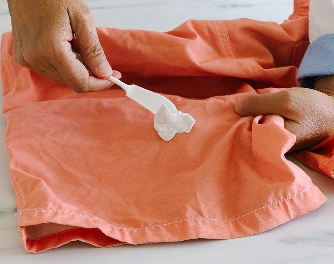 5 Tricks To Remove A Gum From The Clothes