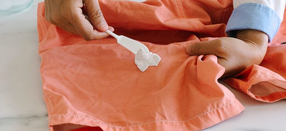 5 Tricks To Remove A Gum From The Clothes