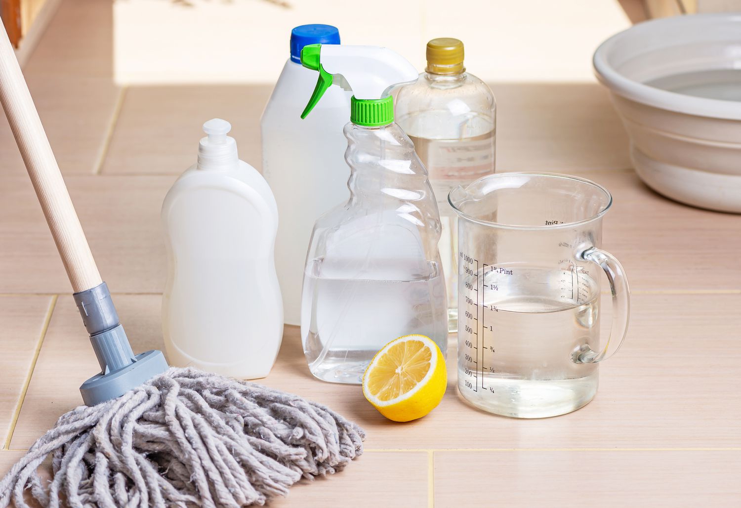 Detergent and Vinegar To Polish Your Wooden Floors With Homemade Products