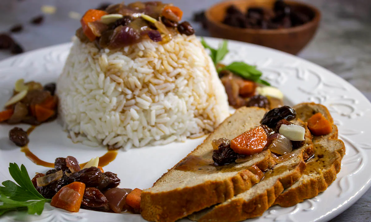 Filling turkey With Rice and Fruit