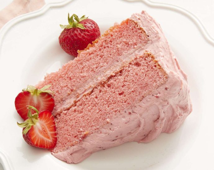 Strawberry Cake Recipe With Sugar-Free Cream