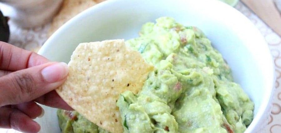 dipping-the-guacamole