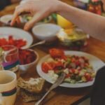 6 tips for eating healthy away from home