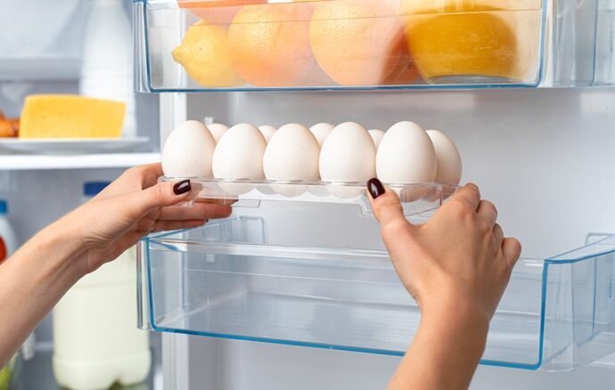 Is it safe to keep a hard-boiled egg in the refrigerator for several days