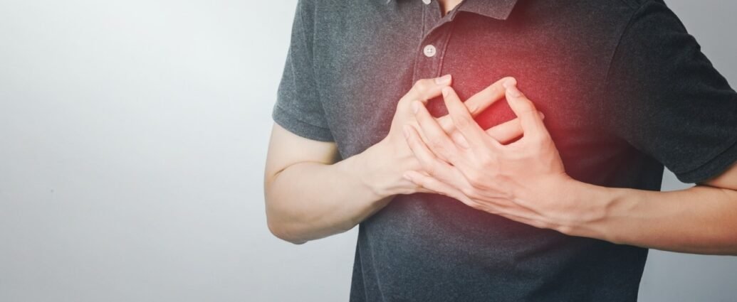 The substance in blood that helps distinguish between myocarditis and acute infarction