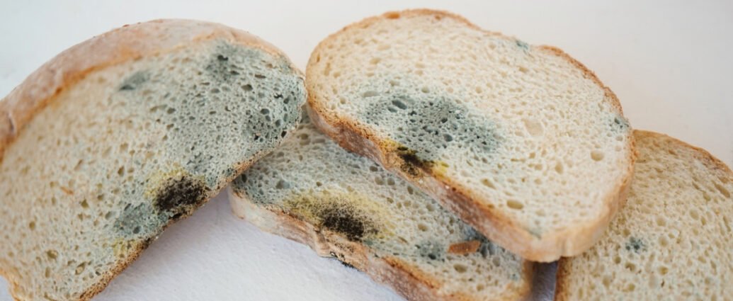 This is what will happen if you eat a piece of moldy bread